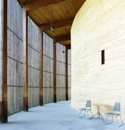 STORIA DI UN EDIFICIO IN TERRA BATTUTA